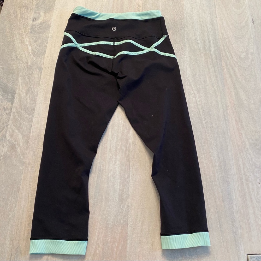 Lululemon black mint luxtreme crops size 4